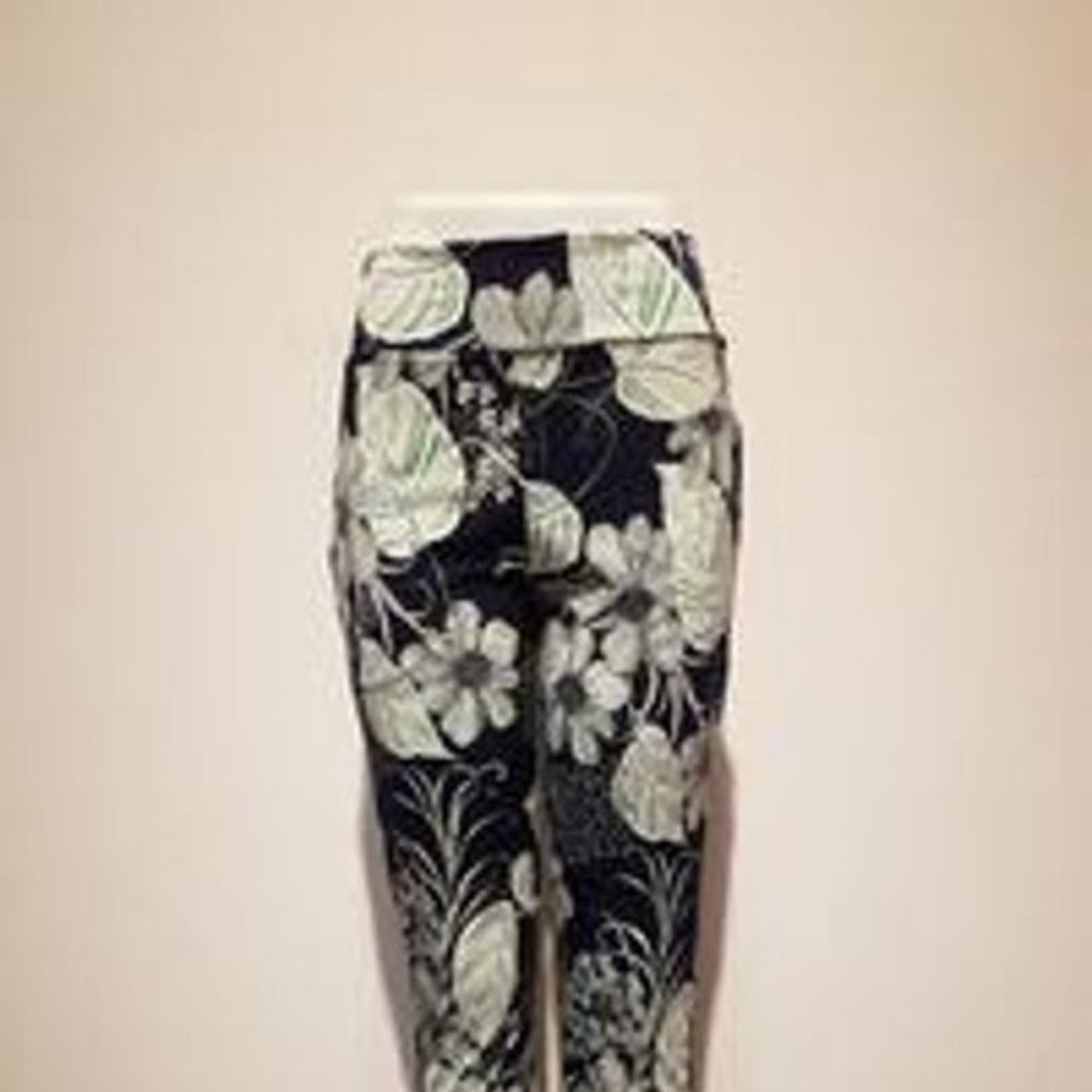 Navy Blue Cropped Pant With Floral Pattern in shades of green